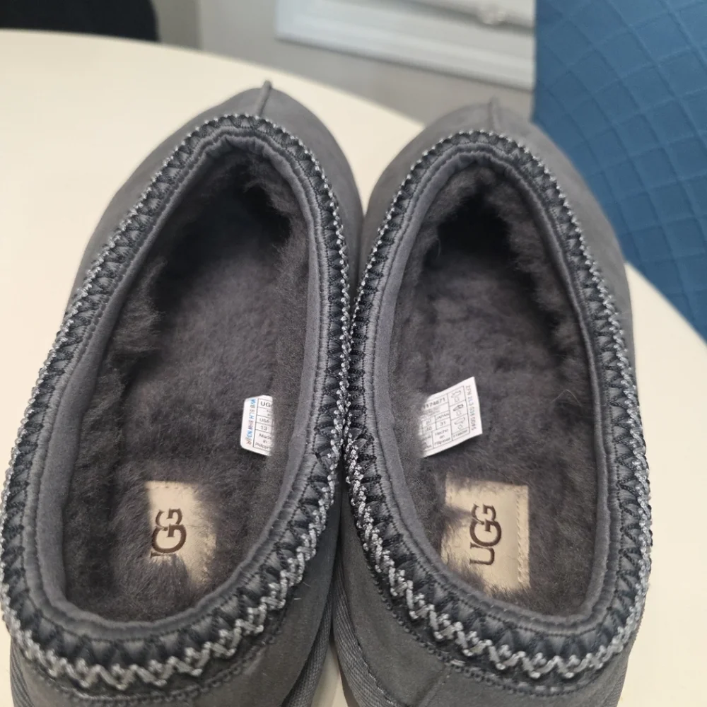 UGG excellent pre